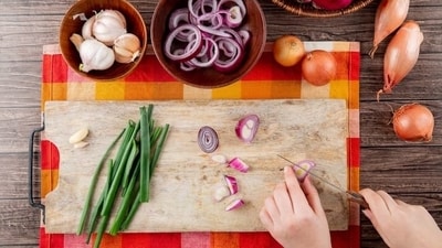 Onion is widely cultivated and consumed as a vegetable and medicinal plant all over the world (Freepik) Onion is widely cultivated and consumed as a vegetable and medicinal plant all over the world (Freepik)