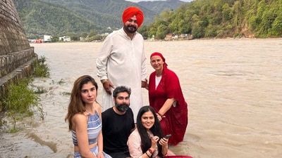 Navjot Singh Sidhu with his family. Navjot Singh Sidhu with his family.