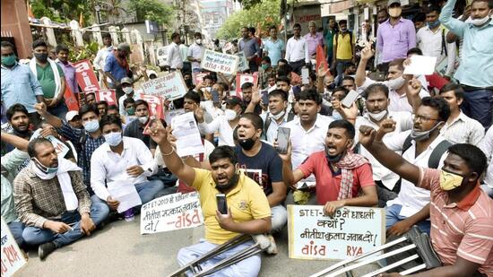 A protest in Patna in support of aspirants for teaching jobs in government schools. (HT file)