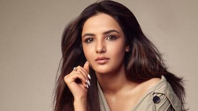 Jasmin Bhasin on people trolling her for wearing burqa Jasmin Bhasin on people trolling her for wearing burqa