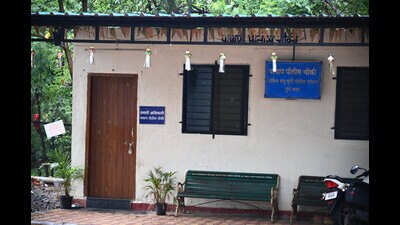 Officer room at Pashan police chowki seen closed on Wednesday. (Kalpesh Nukte/HT PHOTO) Officer room at Pashan police chowki seen closed on Wednesday. (Kalpesh Nukte/HT PHOTO)
