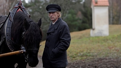 FILE PHOTO: Cast member Julian Sands takes part in the filming of a scene for the movie "Painted Bird" near the village of Boletice, Czech Republic November 12, 2017. REUTERS/David W Cerny/File Photo (REUTERS)