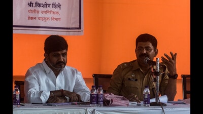 Shivajinagar MLA Siddharth Shirole (L) and DCP Vijay Magar attended the on Wednesday. (SHANKAR NARAYAN/ HT) Shivajinagar MLA Siddharth Shirole (L) and DCP Vijay Magar attended the on Wednesday. (SHANKAR NARAYAN/ HT)