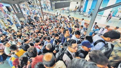 Thane, India - June, 23, 2023: Due to the Narrow FOB at platform no 9 and 10 on thane Railway Station , there is a possibility of Stampede for the Commuters ,in Thane, in Mumbai, India, on,Friday, June, 23, 2023. ( Praful Gangurde / HT Photo ) Thane, India - June, 23, 2023: Due to the Narrow FOB at platform no 9 and 10 on thane Railway Station , there is a possibility of Stampede for the Commuters ,in Thane, in Mumbai, India, on,Friday, June, 23, 2023. ( Praful Gangurde / HT Photo )