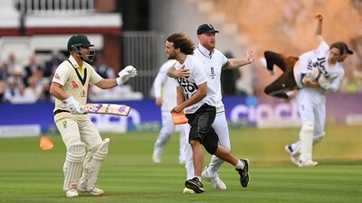Ben Stokes and David Warner attempt to stop a 'Just Stop Oil' protester as Jonny Bairstow tackles the other. (Getty) Ben Stokes and David Warner attempt to stop a 'Just Stop Oil' protester as Jonny Bairstow tackles the other. (Getty)