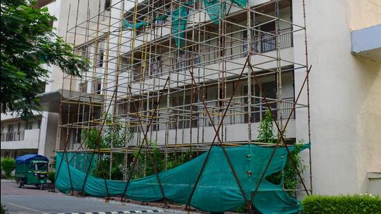 The area around tower F has been cordoned off at Chintels Paradiso in Gurugram. (PTI)