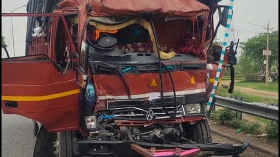 The canter was parked on the road, and behind it was a truck loaded with gas cylinders. When the women and children began to board, a speeding truck rammed into the gas cylinder truck, and the high impact caused it to ram the parked canter truck. (HT Photo)