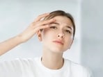 Maintaining oily skin can be tricky. They are prone to more skin breakouts and acne. However, with little change in the diet and lifestyle and the skincare routine, we can manage oily skin. "Don't let oily skin get you down – with a little effort and the right products, you can keep your skin looking its best," wrote Nutritionist Anjali Mukerjee as she shared tips on how to manage oily skin.