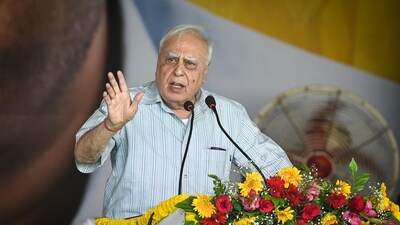 Kapil Sibal, Senior leader addresses during the mega rally organized at Delhi's Ramlila Maidan. (Hindustan Times) Kapil Sibal, Senior leader addresses during the mega rally organized at Delhi's Ramlila Maidan. (Hindustan Times)