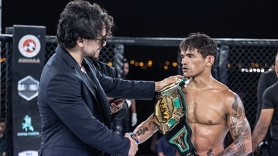 Actor Tiger Shroff with MMA fighter Angad Bisht (MFN)