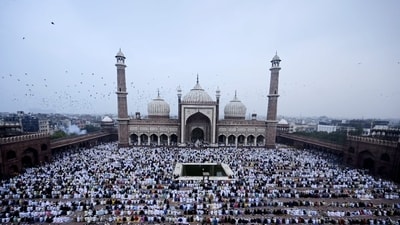 Muslims offer their namaz at Jama Masjid on the occasion of EidAlAdha, in New Delhi. (HT Photo by Sanjeev Verma) Muslims offer their namaz at Jama Masjid on the occasion of EidAlAdha, in New Delhi. (HT Photo by Sanjeev Verma)