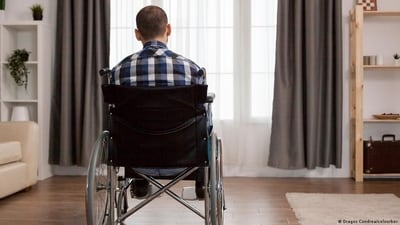 Multiple sclerosis can lead to symptoms such as memory problems, pain, fatigue, blindness and paralysis. (Dragos Condrea/colourbox/DW) Multiple sclerosis can lead to symptoms such as memory problems, pain, fatigue, blindness and paralysis. (Dragos Condrea/colourbox/DW)