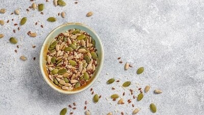 Flaxseeds are a good source of fibre, omega-3 fatty acids, and lignans. They may help regulate blood sugar levels and improve insulin sensitivity. (Freepik) Flaxseeds are a good source of fibre, omega-3 fatty acids, and lignans. They may help regulate blood sugar levels and improve insulin sensitivity. (Freepik)