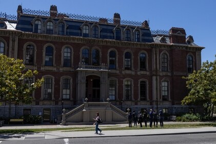 Prospective students tour the University of California, Berkeley campus before beginning of the new semester, in Berkeley, California, U.S. (REUTERS)