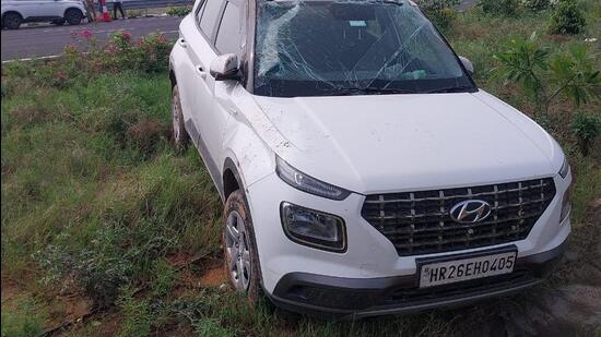 Four persons injured after two cars collide on Delhi-Mumbai e-way
