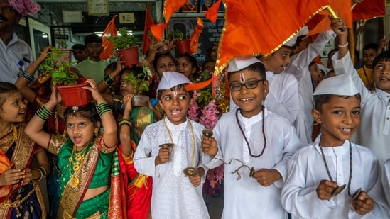 Warkaris, the devotees of Lord Vitthal, take part in processions from different parts of the state every year as a mark of tribute to various saints.&nbsp;(HT Photo/Satish Bate)