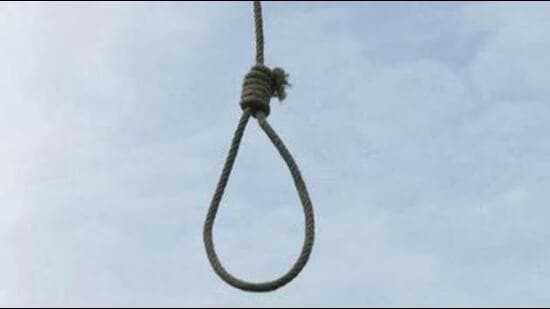 Cheated by partner, taxi driver hangs self in Ludhiana. (HT FILE)