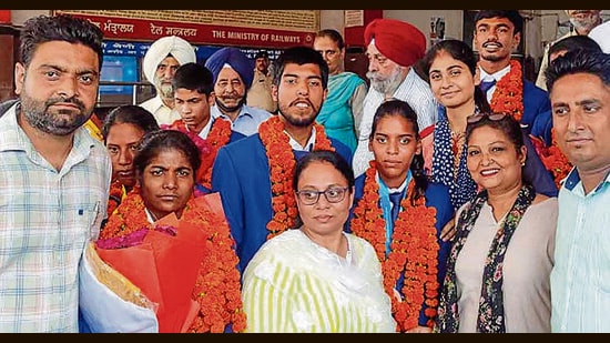 Medal winners Jatinder Singh and Jyoti Kaur receiving a warm welcome after returning home to Ludhiana from the Special Olympics in Berlin . (HT PHOTO)