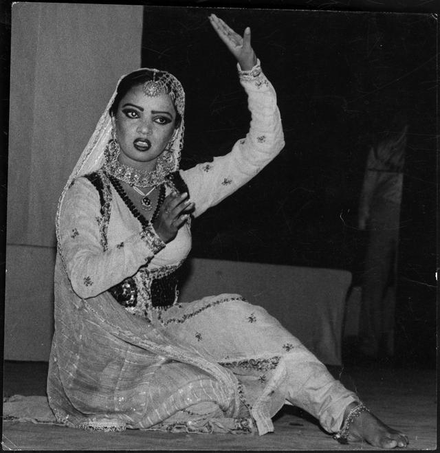 The scene in a kotha: A tawaif named Reha dancing to a song from the film Umrao Jaan on 17 November 1982. (HT Archive) The scene in a kotha: A tawaif named Reha dancing to a song from the film Umrao Jaan on 17 November 1982. (HT Archive)