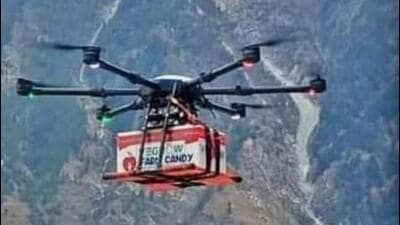A box of apples being transported by a drone in the remote Kinnaur district of Himachal Pradesh. (HT Photo) A box of apples being transported by a drone in the remote Kinnaur district of Himachal Pradesh. (HT Photo)