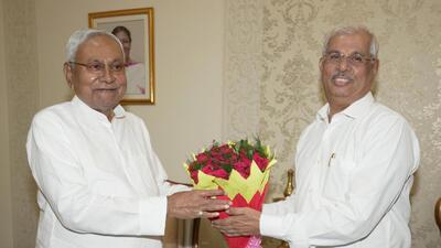 Bihar CM Nitish Kumar meets Governor Rajendra Vishwanath Arlekar at Raj Bhawan in Patna . (HT file) Bihar CM Nitish Kumar meets Governor Rajendra Vishwanath Arlekar at Raj Bhawan in Patna . (HT file)
