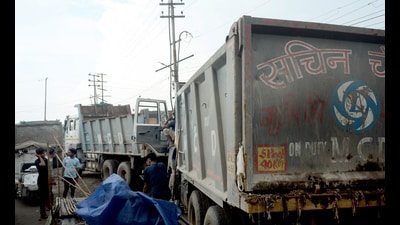 Dayal on Friday said the trucks allegedly bore markings of “MCD” -- Municipal Corporation of Delhi-- and were stopped midway between Nandgram and Pipeline Road and handed over to police. Three of these trucks were later taken to Nandgram police station. (Sakib Ali/HT Photo) Dayal on Friday said the trucks allegedly bore markings of “MCD” -- Municipal Corporation of Delhi-- and were stopped midway between Nandgram and Pipeline Road and handed over to police. Three of these trucks were later taken to Nandgram police station. (Sakib Ali/HT Photo)