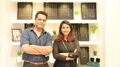 Palmonas co-founders, Dr Amol Patwari with his wife Pallavi Patwari, an MBA graduate from IIM Lucknow. (HT)
