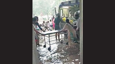 Patients, attendants and ambulance staff struggle to make their way through the waterlogged corridor outside the emergency ward of GMCH-32. (HT PHOTO) Patients, attendants and ambulance staff struggle to make their way through the waterlogged corridor outside the emergency ward of GMCH-32. (HT PHOTO)