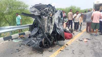 The damaged cars after the collision on Agra Lucknow Express Way on Friday. (HT PHOTO)