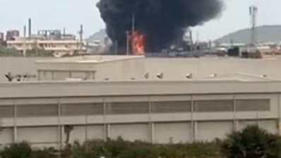 Smoke billowing out of the reactor plant in Visakhapatnam, Andhra Pradesh. (Screengrab from sourced video) Smoke billowing out of the reactor plant in Visakhapatnam, Andhra Pradesh. (Screengrab from sourced video)