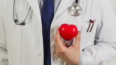 A doctor, like any other human, is at risk for a heart attack due to stress, sedentary lifestyle, and irregular dietary habits (Freepik) A doctor, like any other human, is at risk for a heart attack due to stress, sedentary lifestyle, and irregular dietary habits (Freepik)