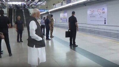 (Screengrab) PM Modi waiting at the platform for the arrival of metro station to reach Delhi University. During his visit, he will also lay foundation stones of various projects including the Delhi University Computer Centre. 