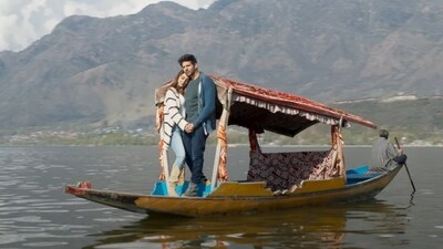 Kiara Advani and Kartik Aaryan in a still from Satyaprem Ki Katha. Kiara Advani and Kartik Aaryan in a still from Satyaprem Ki Katha.
