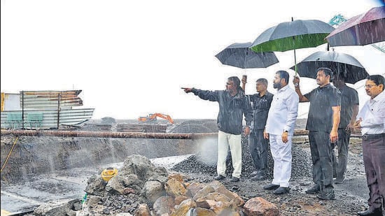 **EDS: IMAGE VIA MAHARASHTRA CMO** Mumbai: Maharashtra Chief Minister Eknath Shinde visits the flood-affected areas in Mumbai, Sunday, June 25, 2023. (PTI Photo)(PTI06_25_2023_000267A) (PTI)