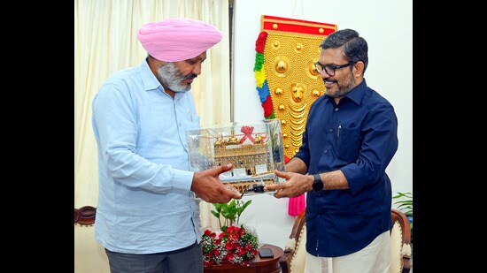 Kerala excise minister MB Rajesh presents a memento to Punjab finance minister Harpal Singh Cheema during their meeting, in Thiruvananthapuram on June 28. (PTI)