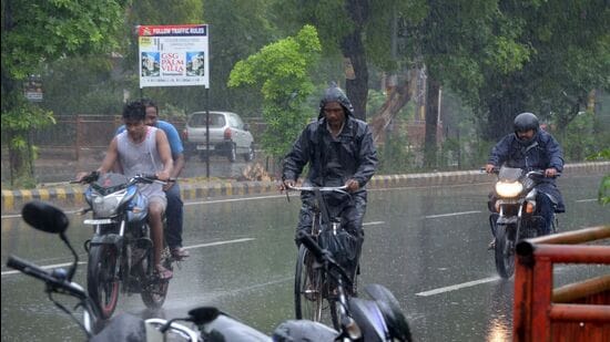 Rains bring down mercury in Prayagraj on Friday. (Anil Kumar Maurya/ht)