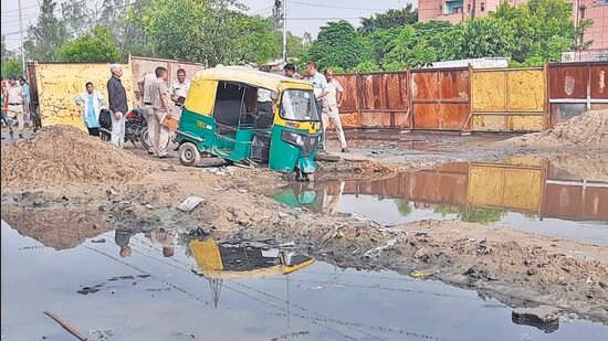 The incident took place near an under-construction flyover in Harsh Vihar, where there was a ‘very deep pit’, police said. (HT PHOTO)