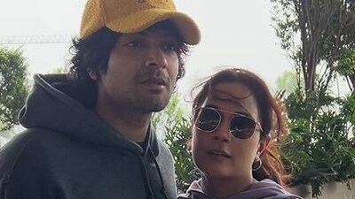 Ali Fazal poses with Richa as a fan calls him Ali Ajgar.