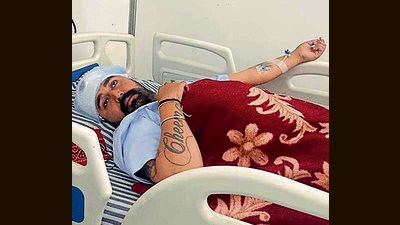 An injured security guard of the resto-bar undergoing treatment at a hospital in Ludhiana. (HT PHOTO) An injured security guard of the resto-bar undergoing treatment at a hospital in Ludhiana. (HT PHOTO)