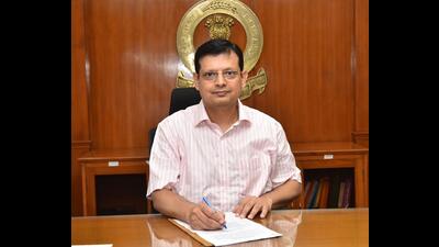 Anurag Verma taking charge as the Punjab chief secretary in Chandigarh on Saturday. (HT Photo) Anurag Verma taking charge as the Punjab chief secretary in Chandigarh on Saturday. (HT Photo)