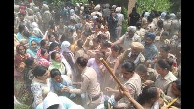 Contractual teachers clashing with police during a protest in Sangrur on Saturday against the Bhagwant Mann-led AAP government in Punjab for failing to regularise their services. (HT Photo) Contractual teachers clashing with police during a protest in Sangrur on Saturday against the Bhagwant Mann-led AAP government in Punjab for failing to regularise their services. (HT Photo)