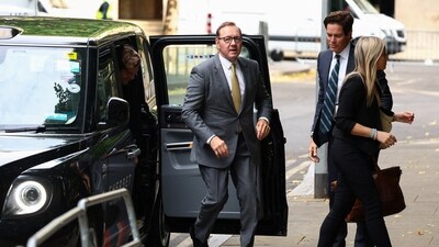 Actor Kevin Spacey walks outside the Southwark Crown Court on the day of his trial over charges related to allegations of sex offences, in London, Britain, June 30, 2023. REUTERS/Toby Melville     TPX IMAGES OF THE DAY (REUTERS)