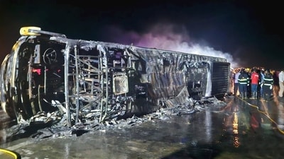 25 passengers were charred to death after the Yavatmal-Pune bus caught fire on Samruddhi Mahamarg Expressway in Buldhana. (PTI) 25 passengers were charred to death after the Yavatmal-Pune bus caught fire on Samruddhi Mahamarg Expressway in Buldhana. (PTI)