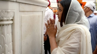 The two were seen twinning in white as they seek blessings at the Golden Temple ahead of their wedding. (PTI) The two were seen twinning in white as they seek blessings at the Golden Temple ahead of their wedding. (PTI)