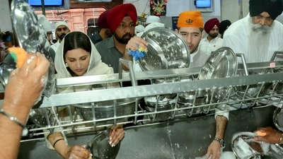 Parineeti Chopra wore an ivory-coloured kurta while Raghav was dressed in a kurta-pyjama with a Nehru coat. (PTI) Parineeti Chopra wore an ivory-coloured kurta while Raghav was dressed in a kurta-pyjama with a Nehru coat. (PTI)