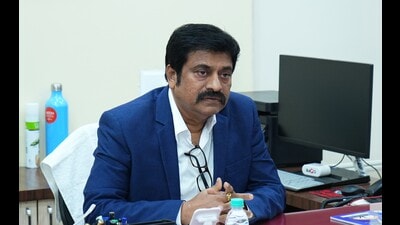 Sanjay Taksande, director (operations) of Maharashtra State Electricity Distribution Company Limited conducted a meeting in Pune (HT PHOTO) Sanjay Taksande, director (operations) of Maharashtra State Electricity Distribution Company Limited conducted a meeting in Pune (HT PHOTO)