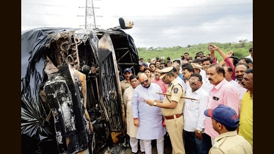 The fatal bus accident on Samruddhi Mahamarg on Saturday early morning claimed 25 lives. (HT/ANI)