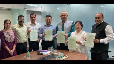 The signing ceremony was attended by a delegation from South Korea, led by Hoe Sook, Director of the K-Art Institute in Busan, Rahul Mahiwal, the Metropolitan Commissioner of Pune, along with other officials from PMRDA. (HT PHOTO) The signing ceremony was attended by a delegation from South Korea, led by Hoe Sook, Director of the K-Art Institute in Busan, Rahul Mahiwal, the Metropolitan Commissioner of Pune, along with other officials from PMRDA. (HT PHOTO)