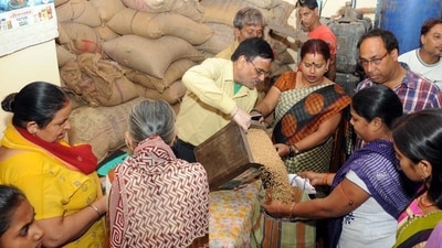 Karnataka Chief Minister Siddaramaiah said payment of money to beneficiaries under Anna Bhagya scheme for this month is likely to begin after July 10. (HT FILE)