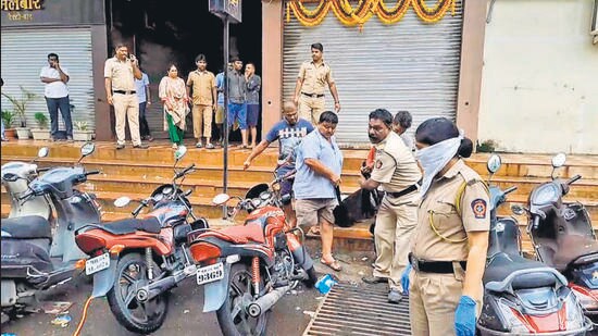 Woman found dead in Ambarnath hotel, partner at large